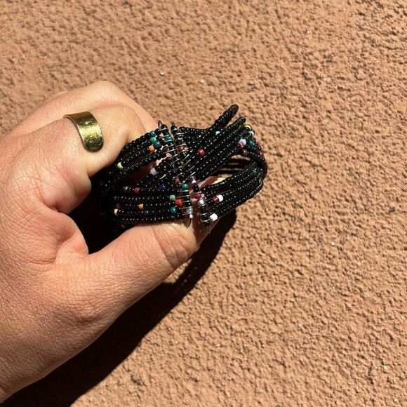 Beautiful handmade cuff beaded bracelet - Picture 4 of 5